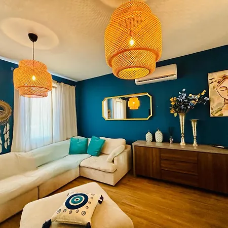 The Blue House * לרנקה